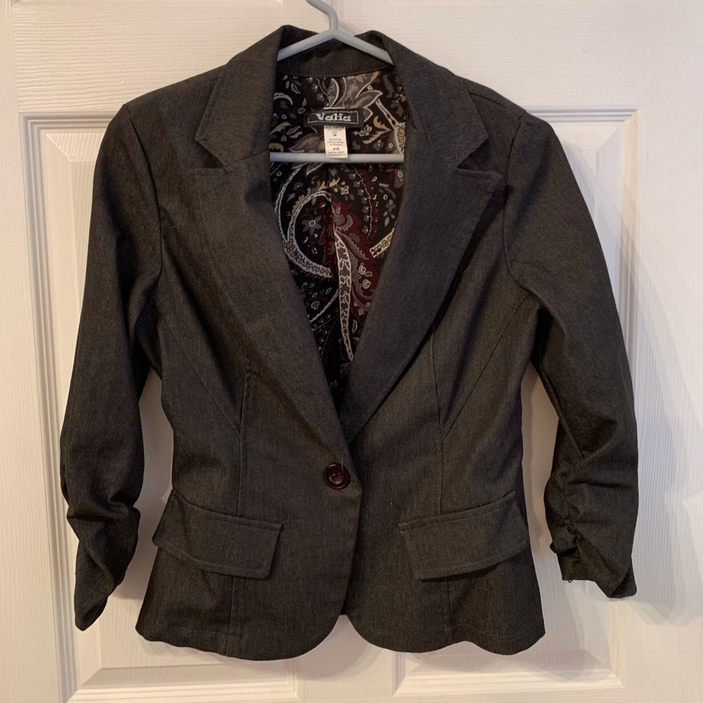 Form fitting blazer